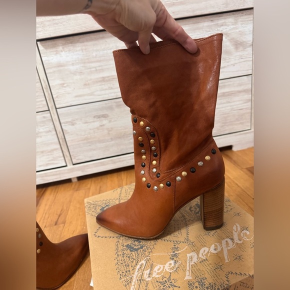 FREE PEOPLE DAKOTA HEEL STUDDED LEATHER WESTERN BOOTS - ROUND TOE - Picture 9 of 12